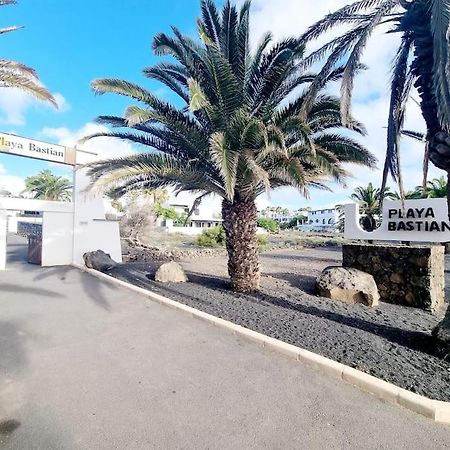 Playa Bastian First Line Of The Sea Leilighet Costa Teguise Eksteriør bilde