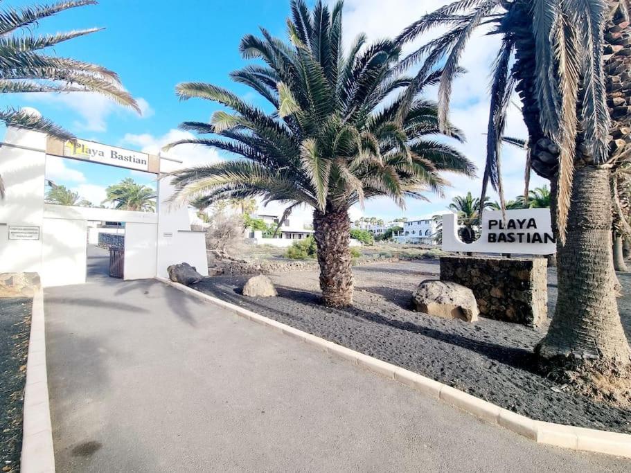 Playa Bastian First Line Of The Sea Leilighet Costa Teguise Eksteriør bilde